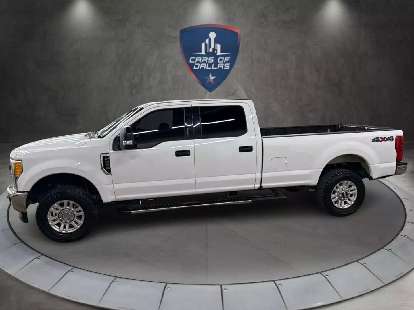 2017 Ford F250 Super Duty Crew Cab - Image 2