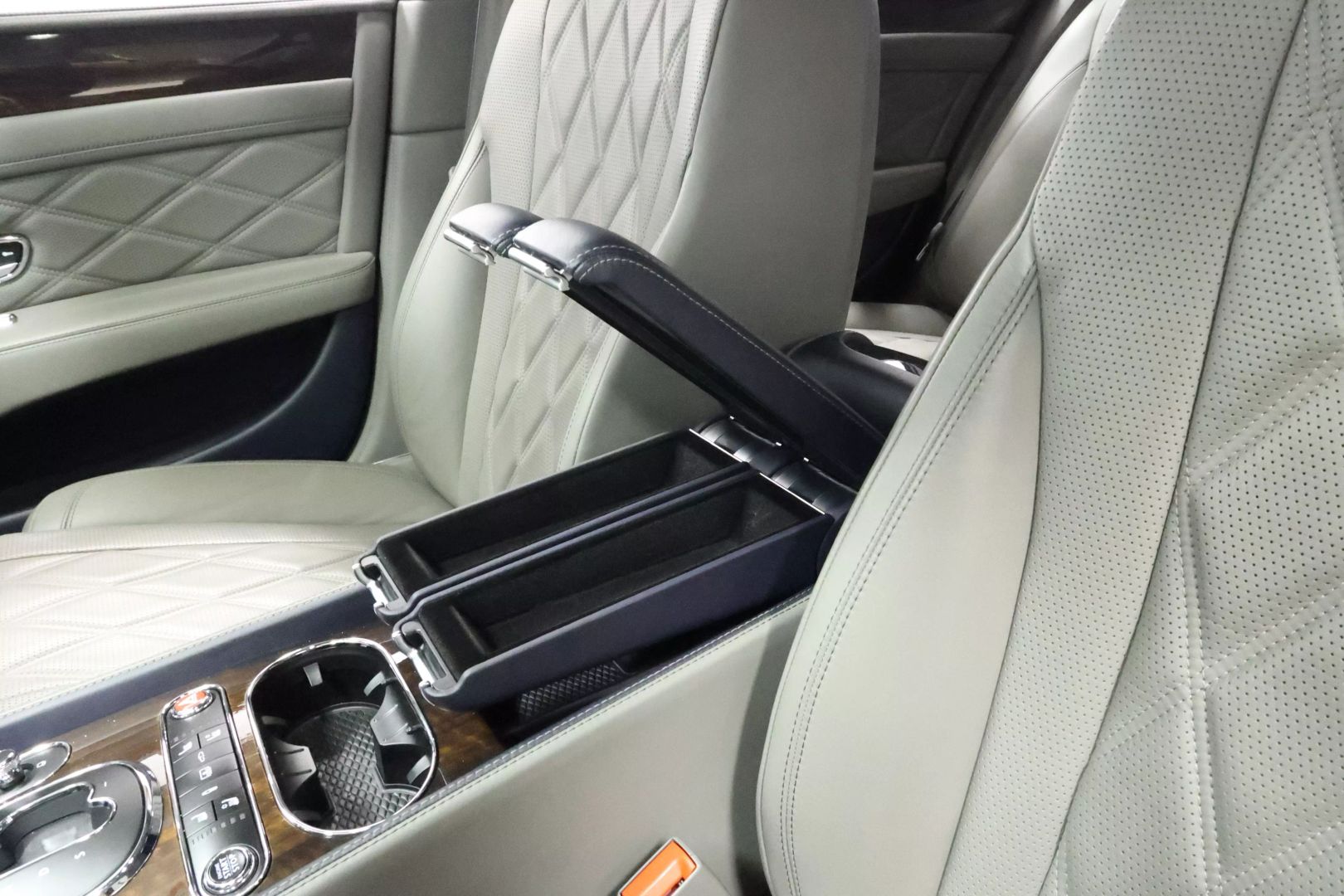 2016 Bentley Flying Spur - Image 40