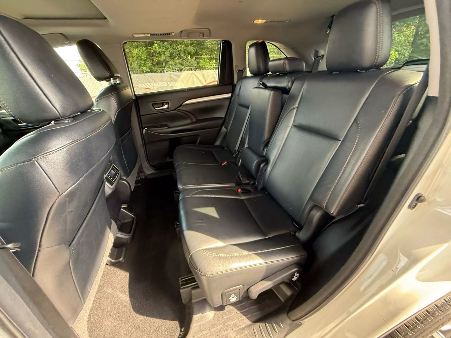 2018 Toyota Highlander - Image 19