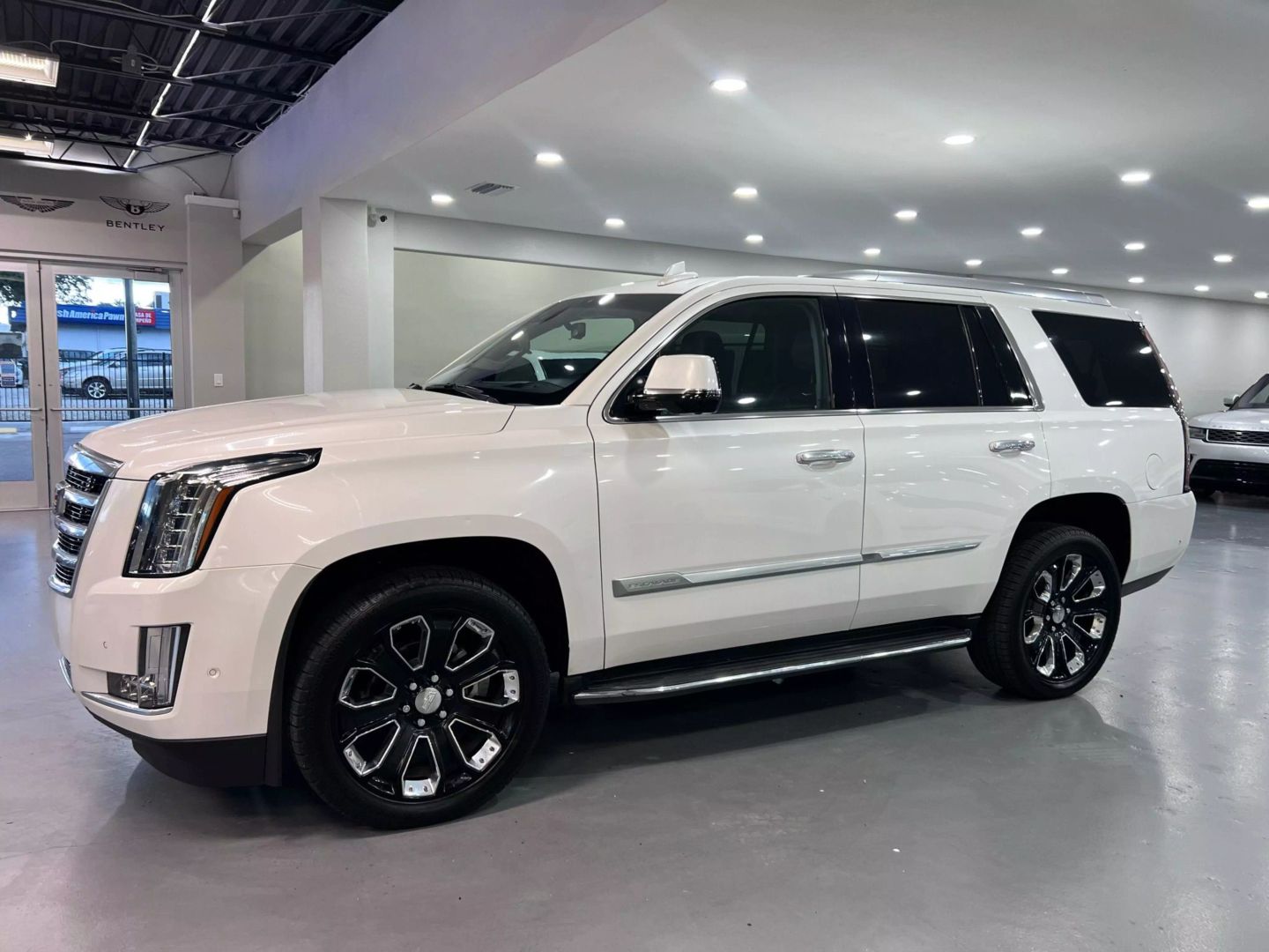 2019 Cadillac Escalade Luxury Sport Utility 4d - Image 4
