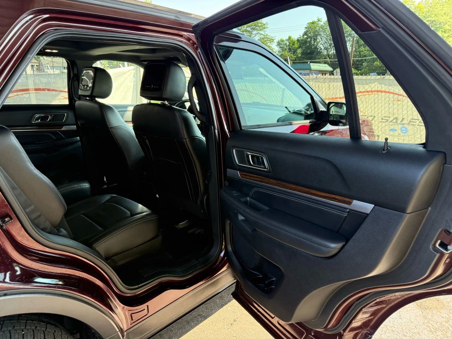 2018 Ford Explorer - Image 25