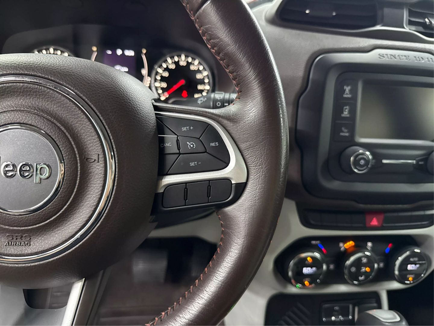 2015 Jeep Renegade - Image 24