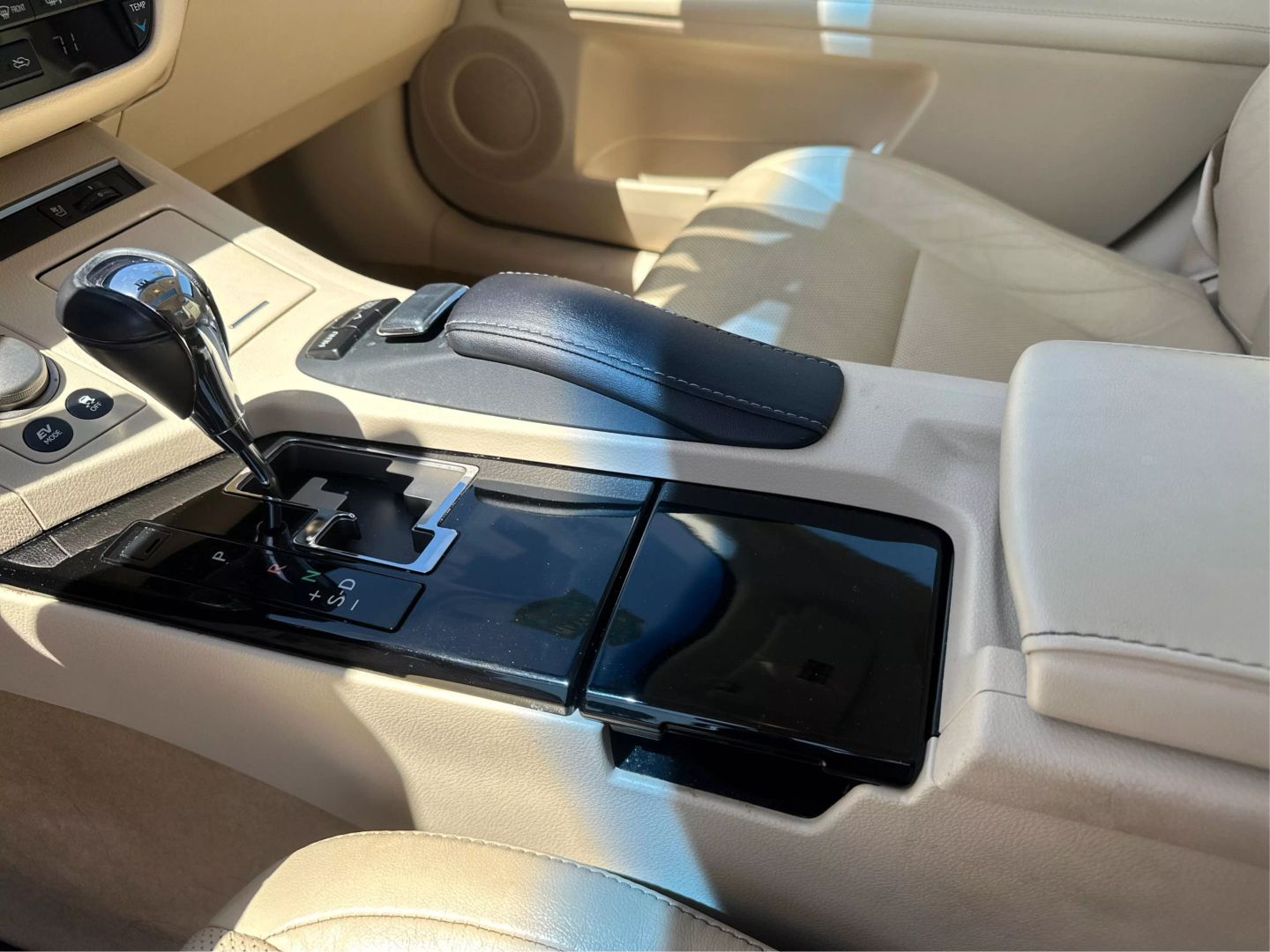 2013 LEXUS ES SEDAN 4-CYL, HYBRID, 2.5 LITER ES 300H SEDAN 4D