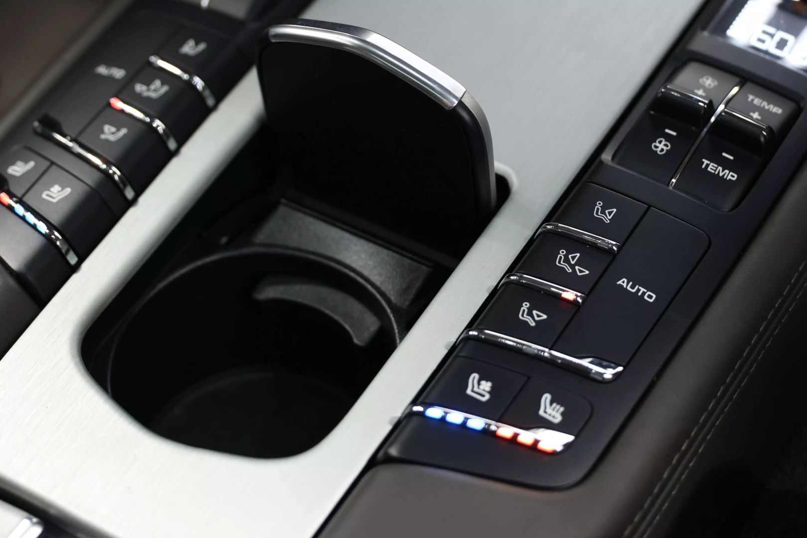 2014 Porsche Panamera - Image 96