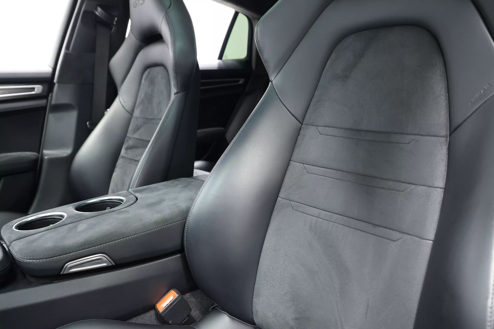 2020 Porsche Panamera - Image 20