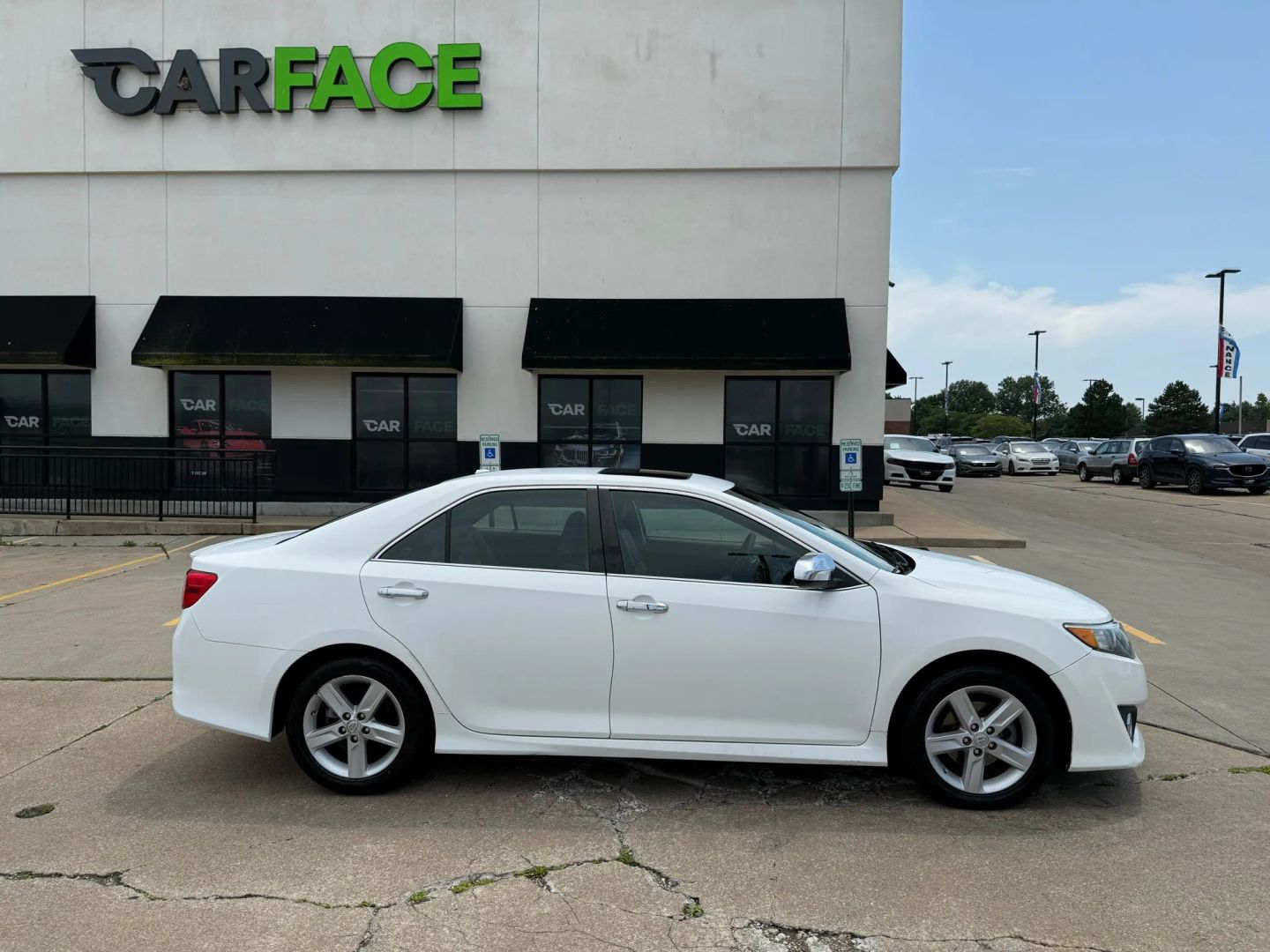 2013 Toyota Camry - Image 16