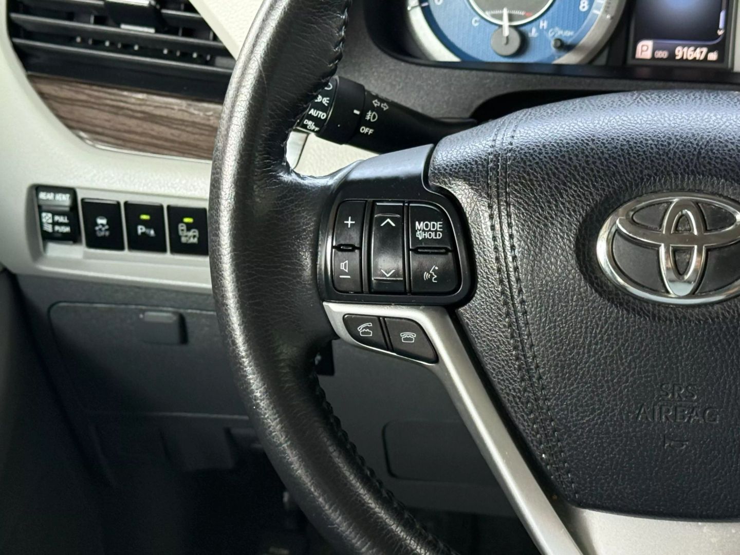 2017 Toyota Sienna - Image 33