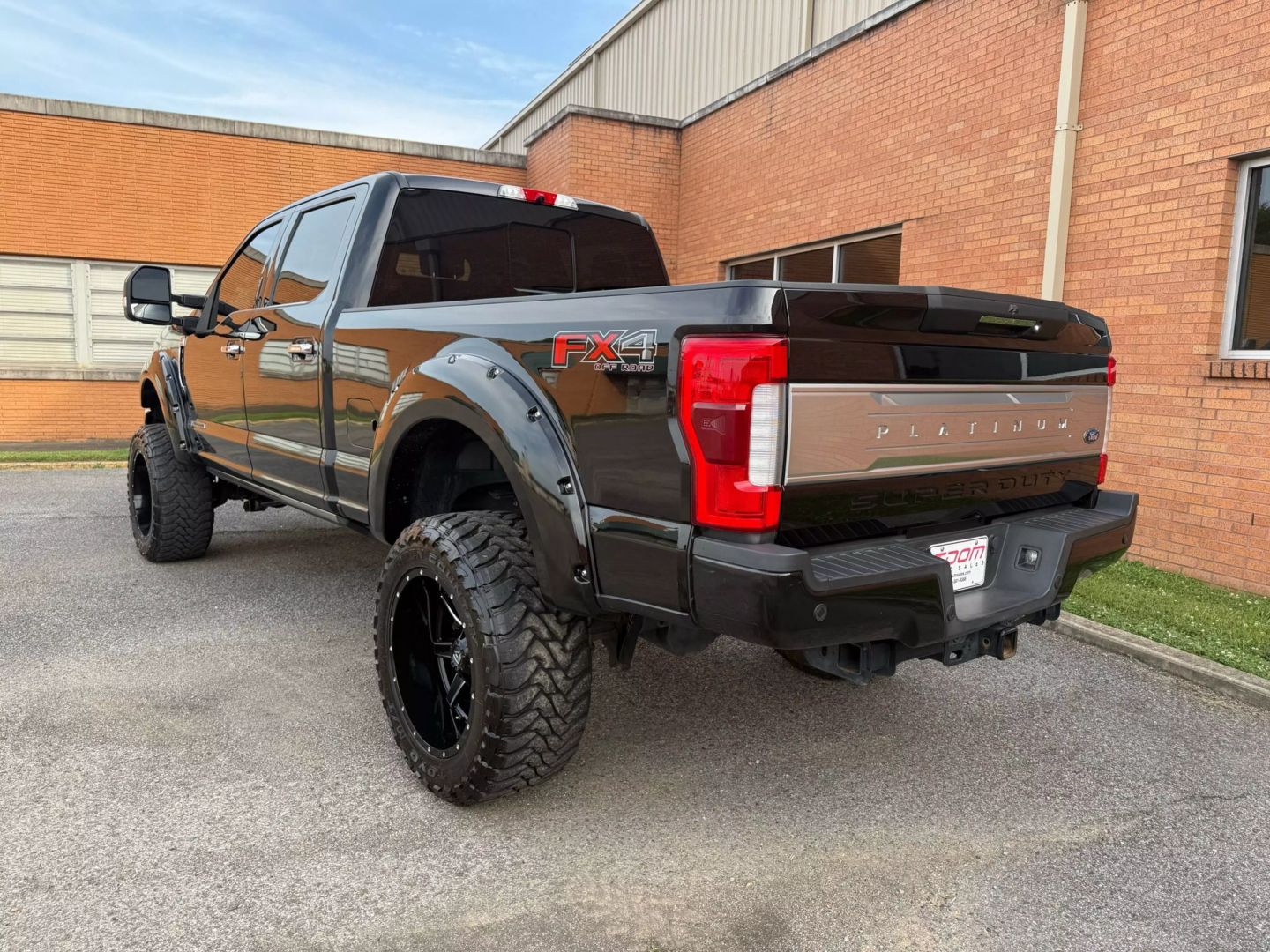 2019 Ford F350 Super Duty Crew Cab - Image 4