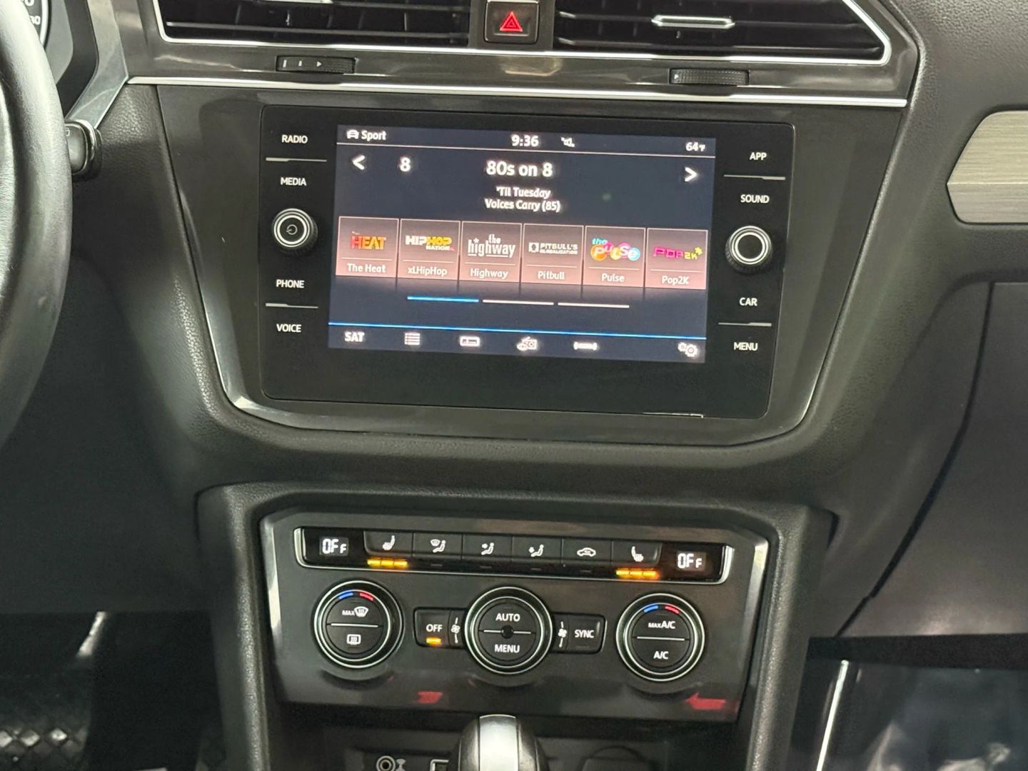 2018 Volkswagen Tiguan - Image 28