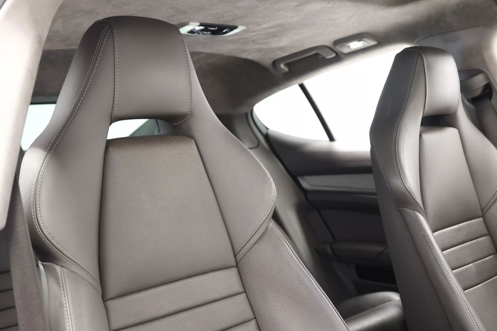 2014 Porsche Panamera - Image 107