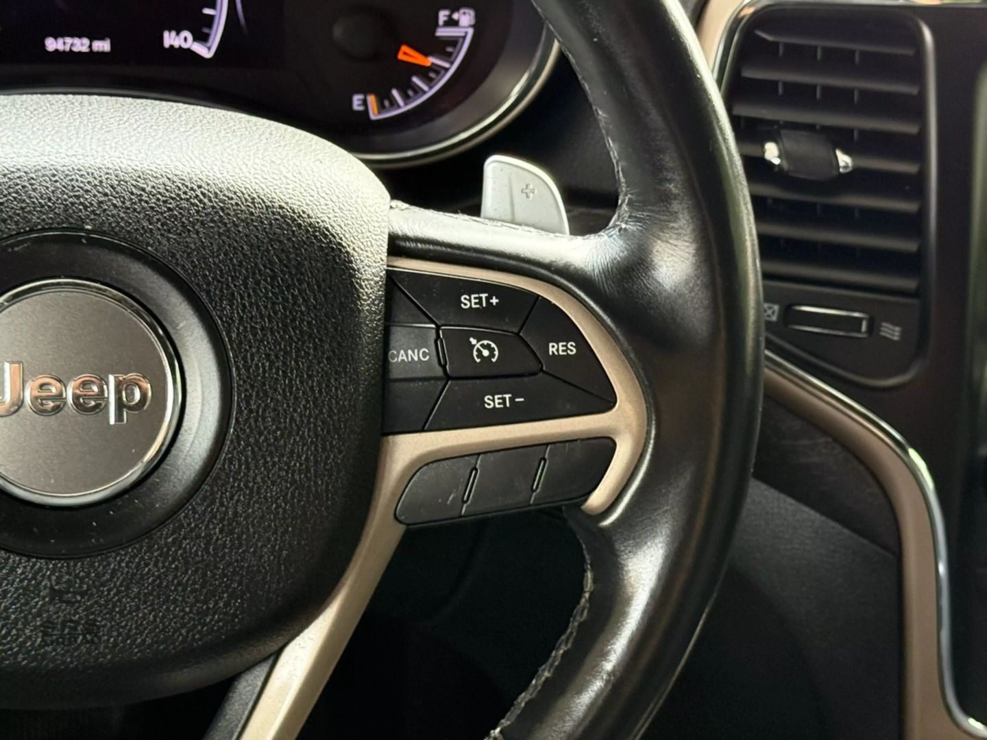 2017 Jeep Grand Cherokee - Image 33