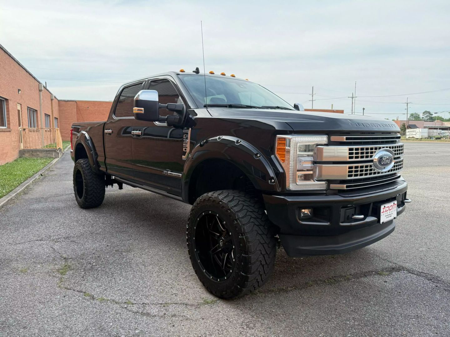 2019 Ford F350 Super Duty Crew Cab - Image 8