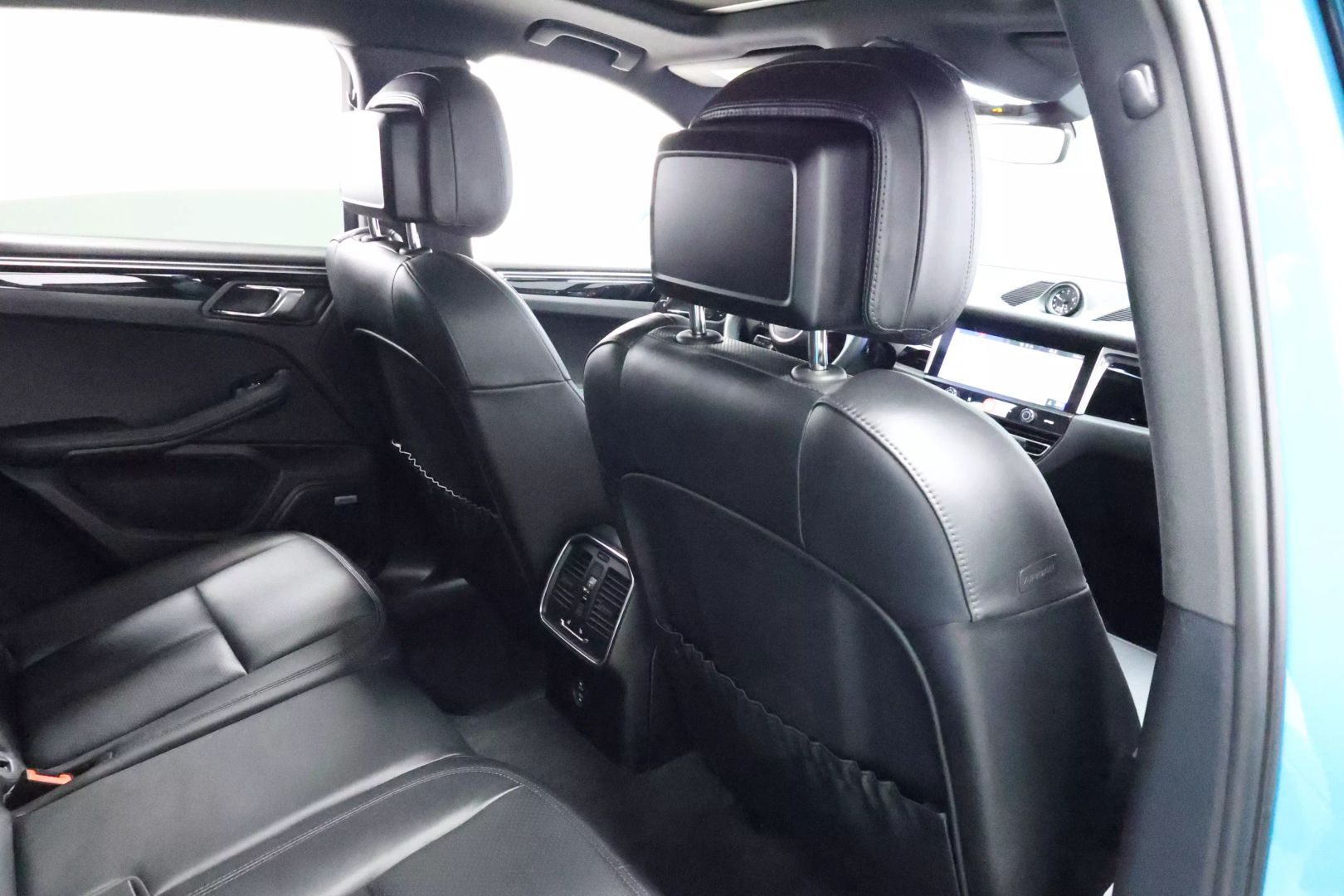 2022 Porsche Macan - Image 71