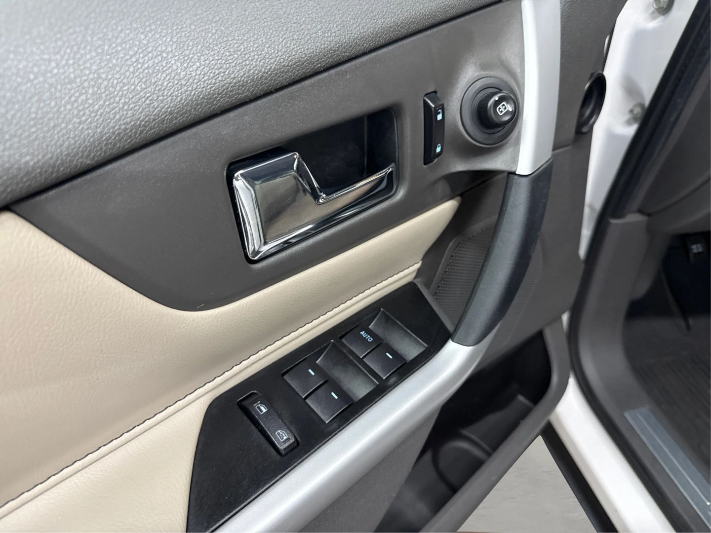 2014 Ford Edge - Image 27