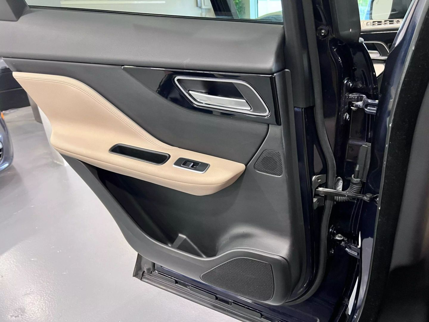 2018 Jaguar F-pace 25t Premium Sport Utility 4d - Image 19