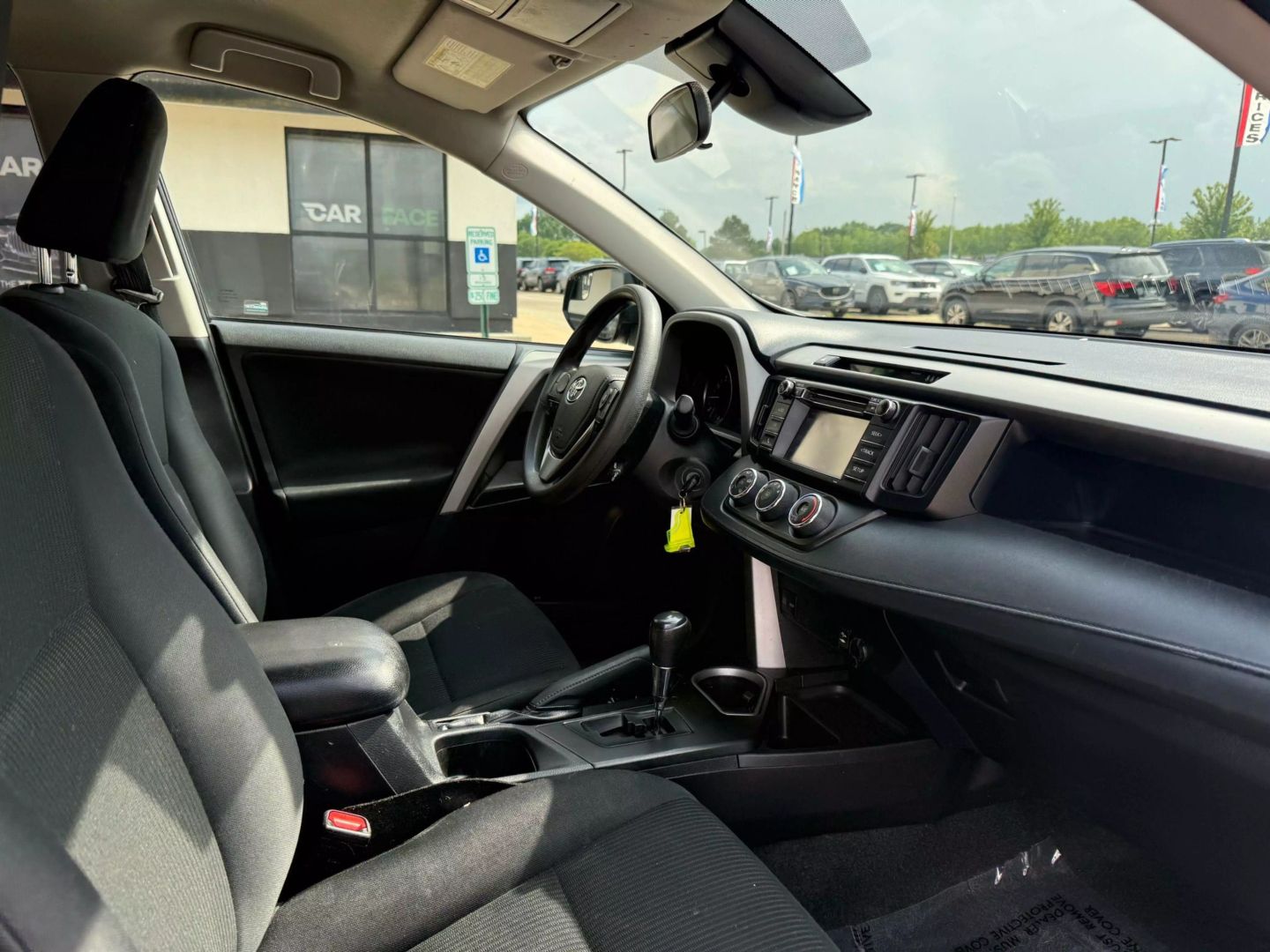 2017 Toyota Rav4 - Image 19