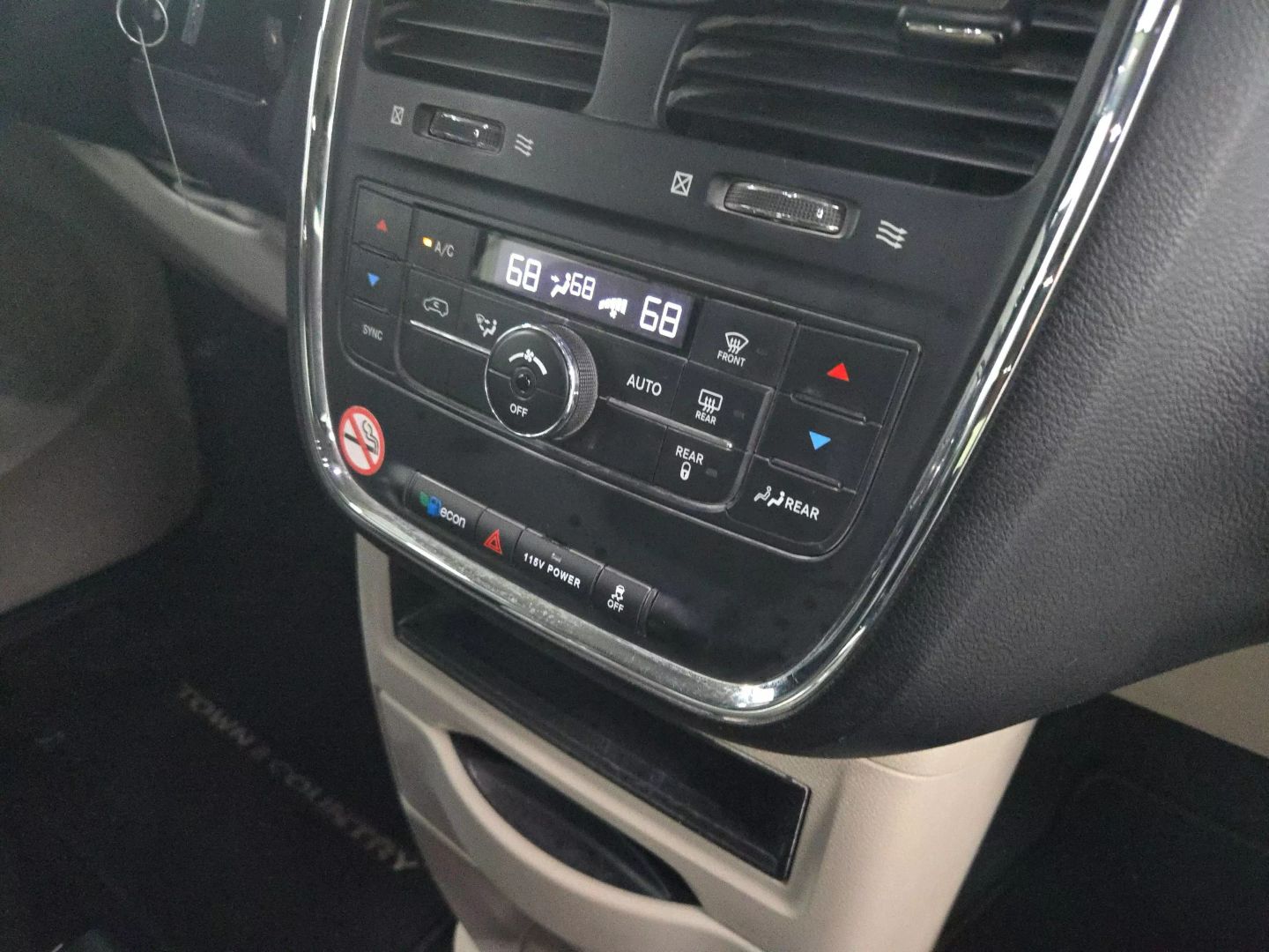 2015 Chrysler Town & Country - Image 25