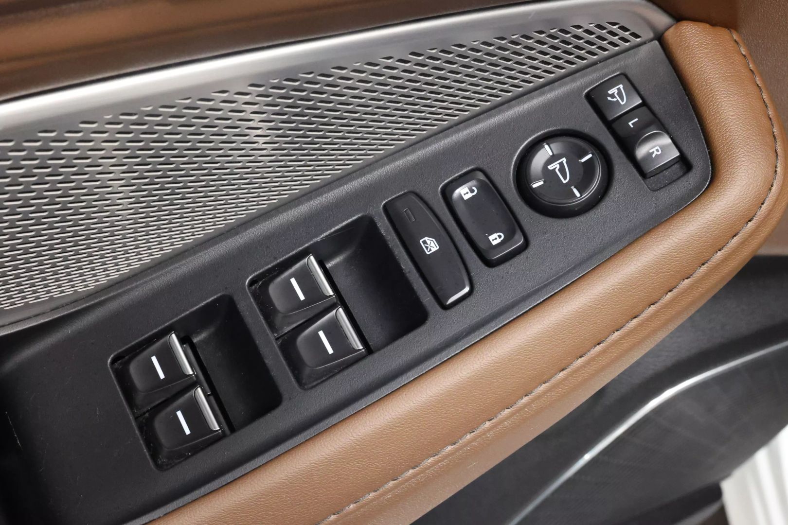 2022 Acura Mdx - Image 9
