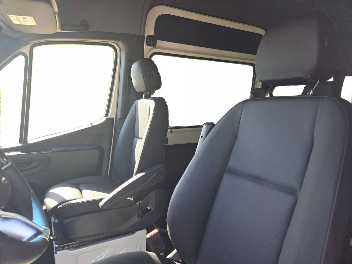 2025 Mercedes-benz Sprinter 2500 Passenger - Image 18