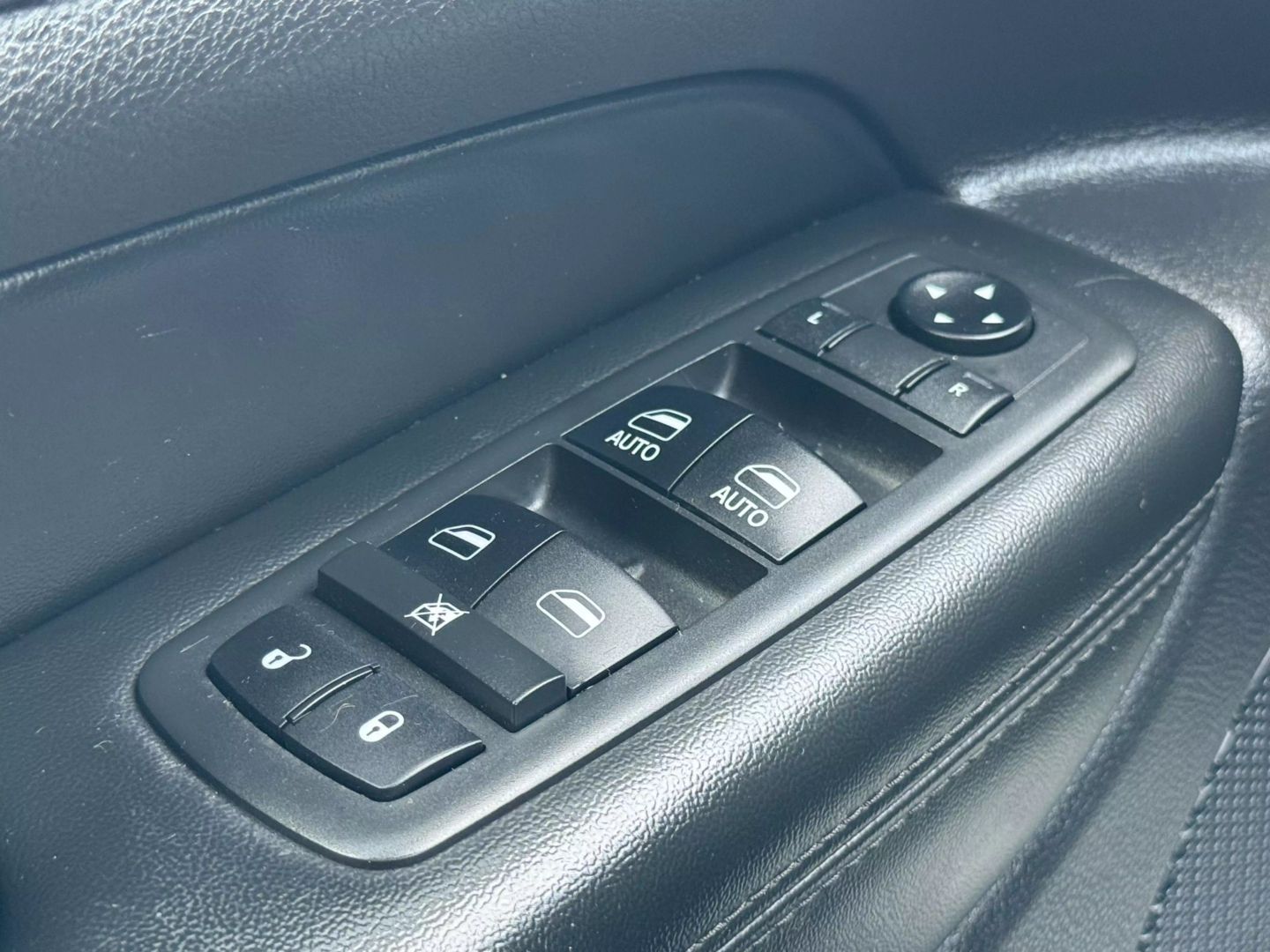 2018 Jeep Grand Cherokee - Image 42