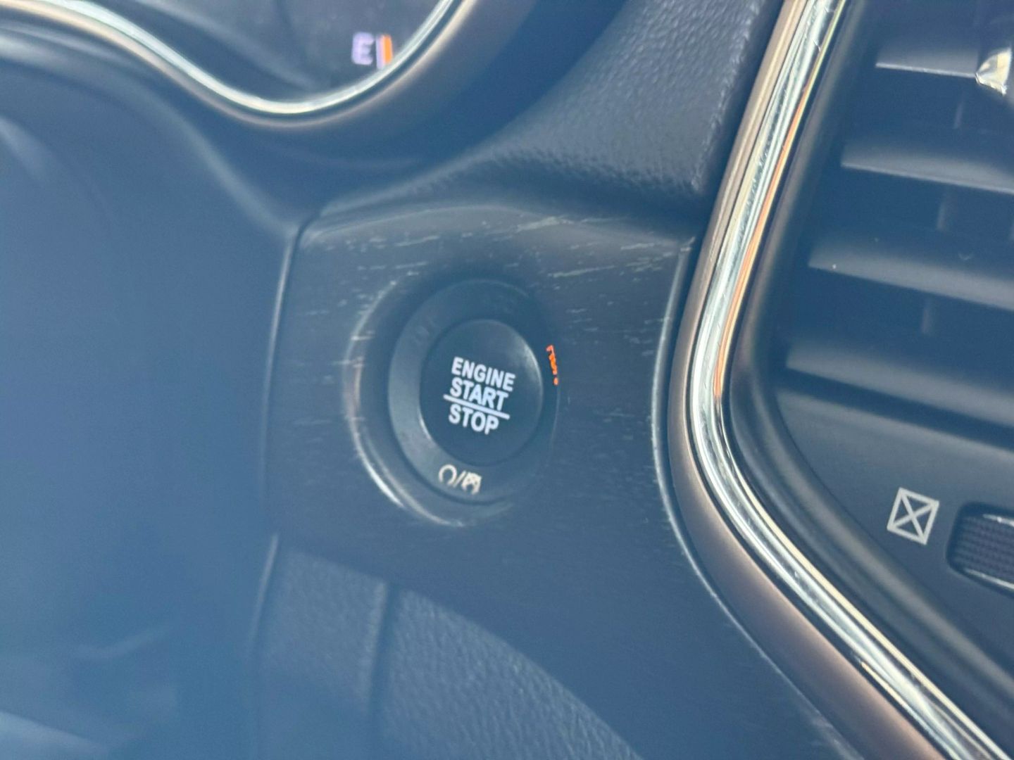 2017 Jeep Grand Cherokee - Image 29