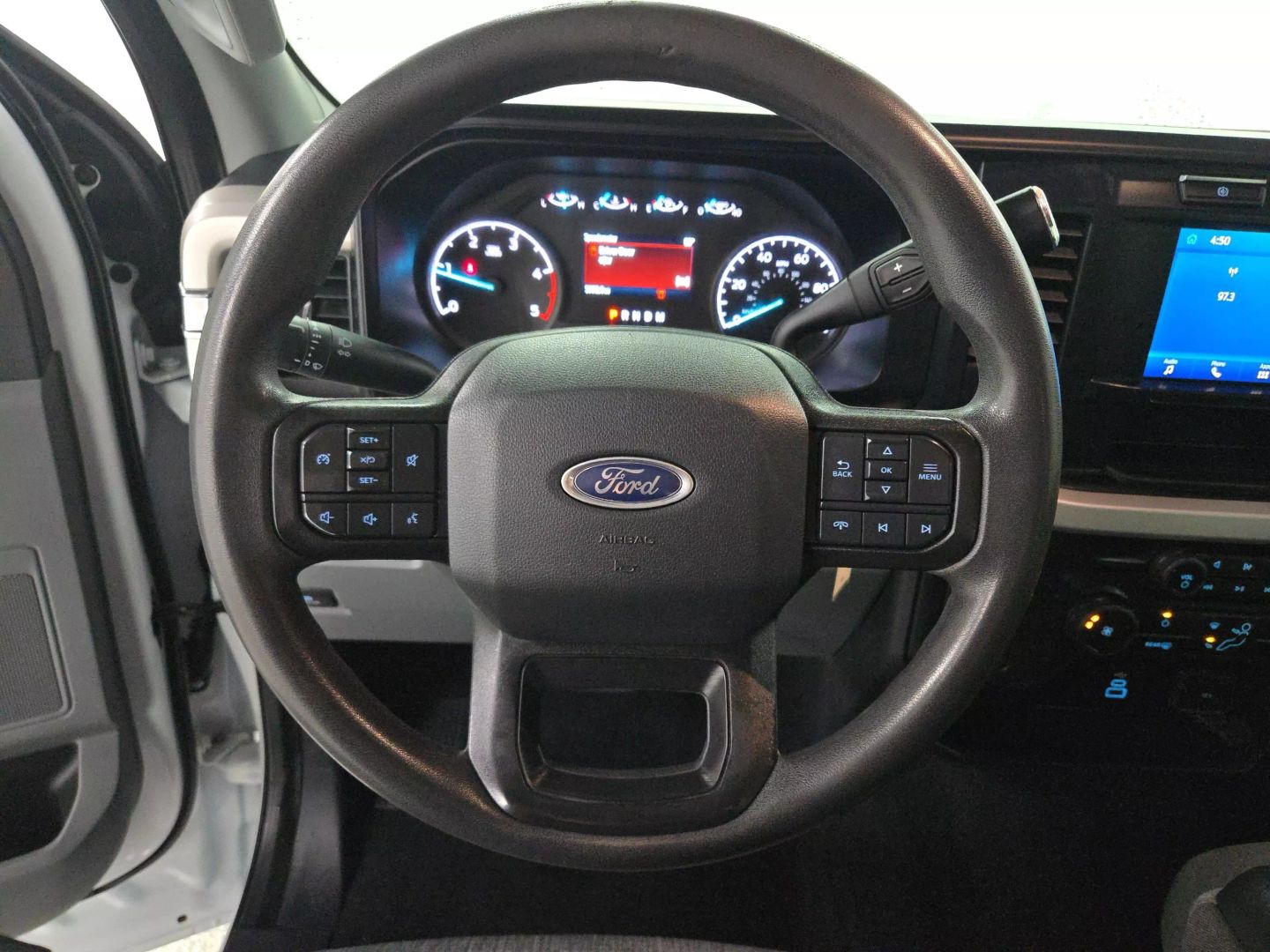 2023 Ford F350 Super Duty Crew Cab - Image 18