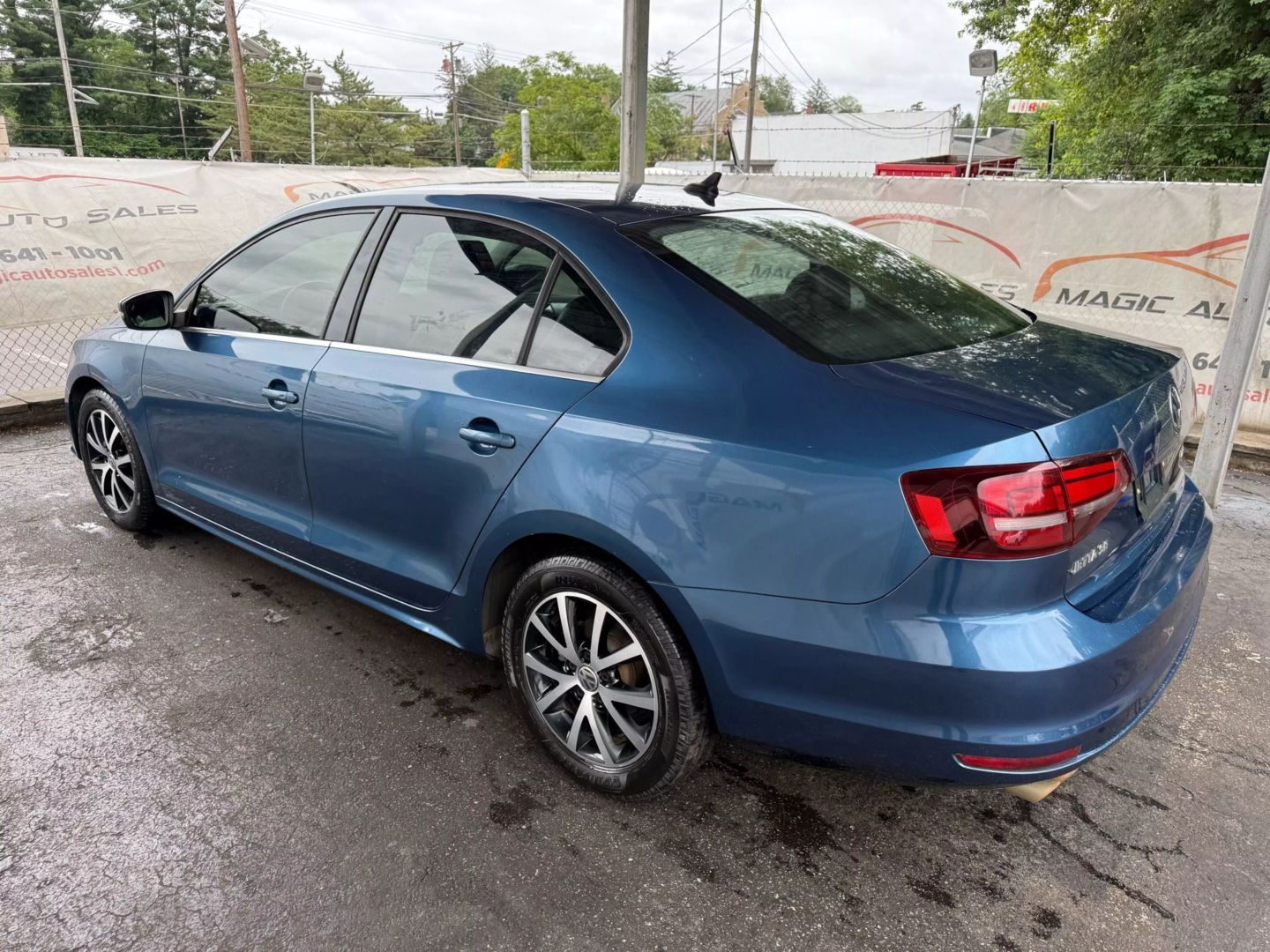 2017 Volkswagen Jetta - Image 13