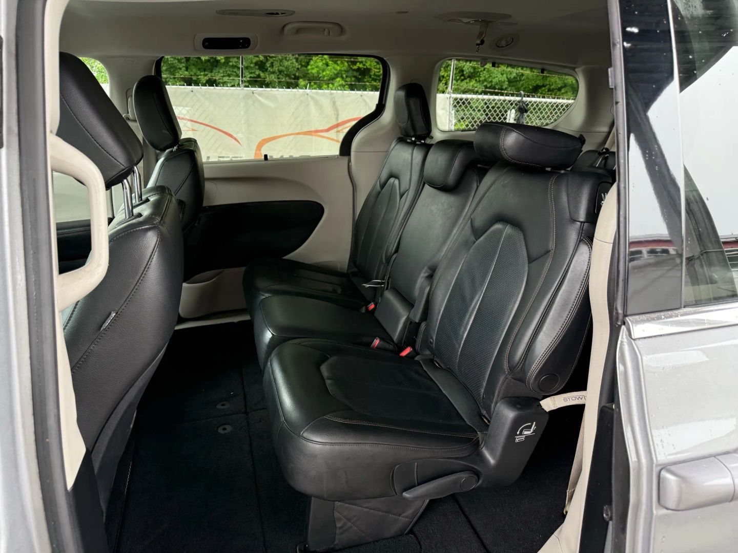 2019 Chrysler Pacifica - Image 17