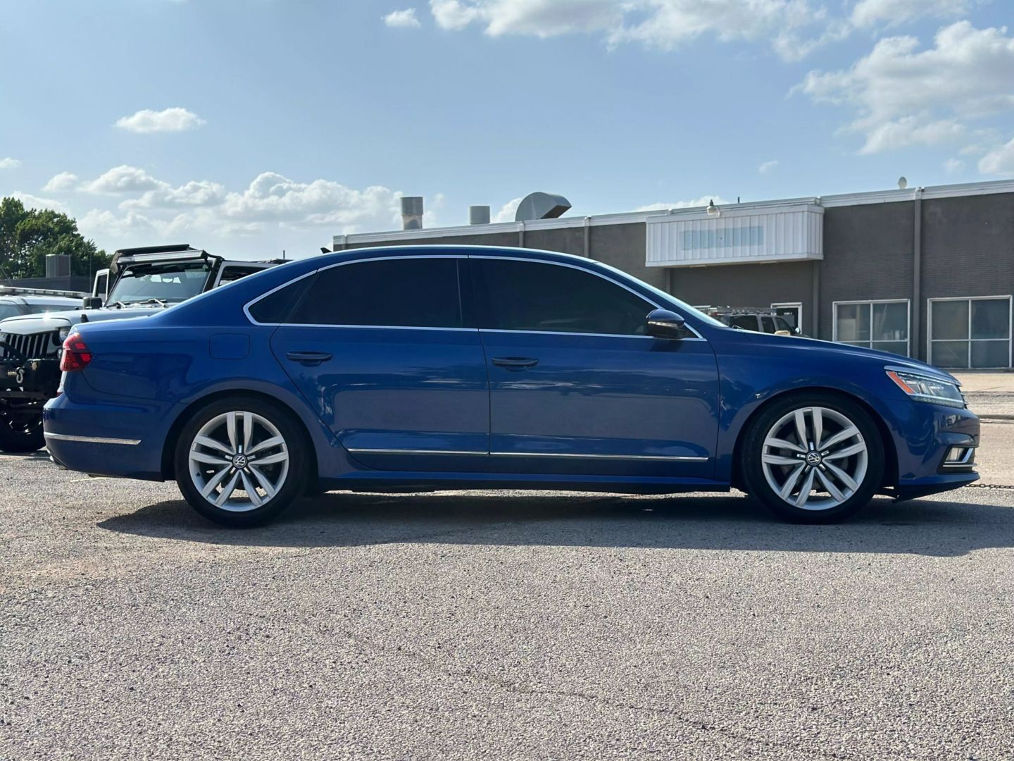 2017 Volkswagen Passat - Image 8