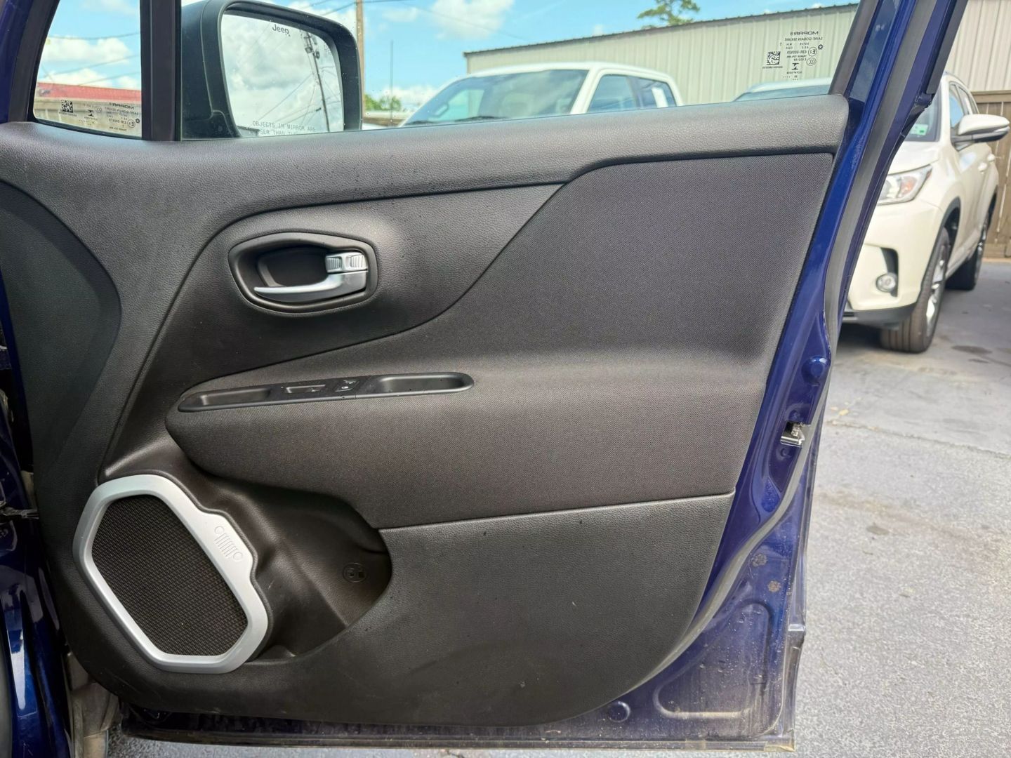 2021 Jeep Renegade - Image 17
