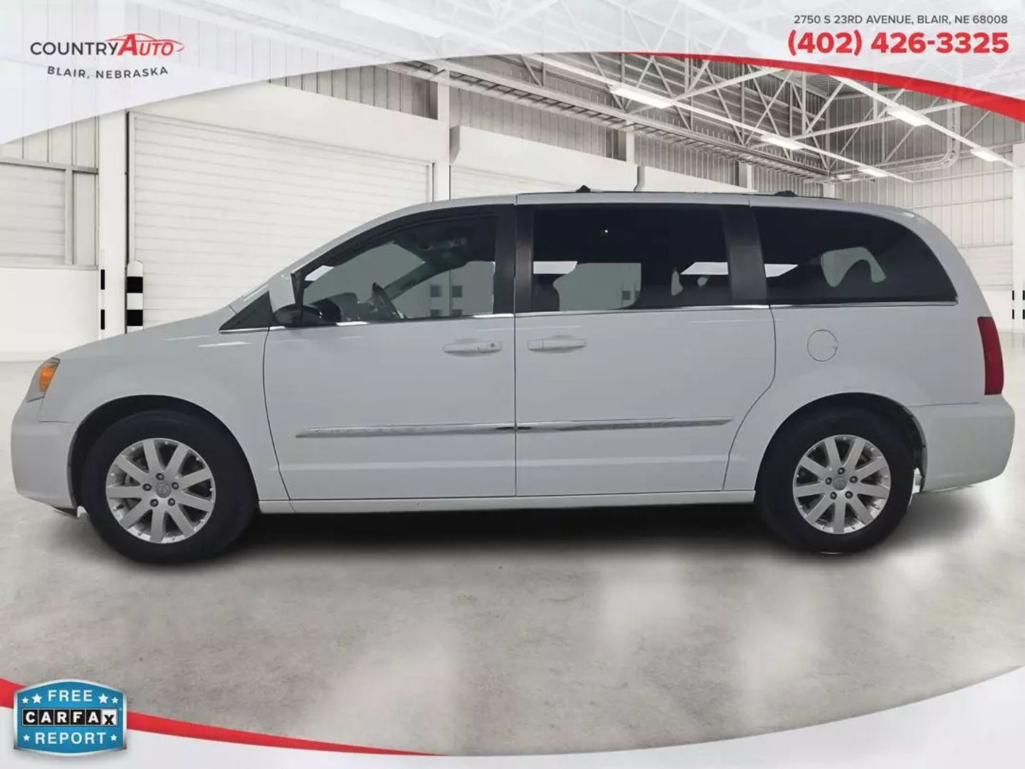 2015 Chrysler Town & Country - Image 2