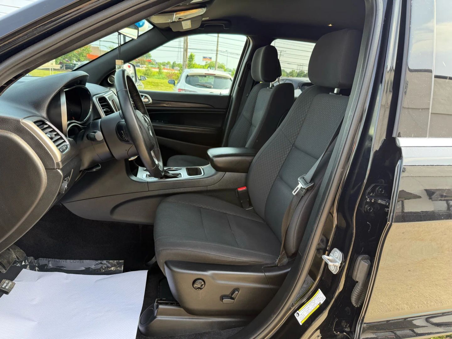 2018 Jeep Grand Cherokee - Image 17