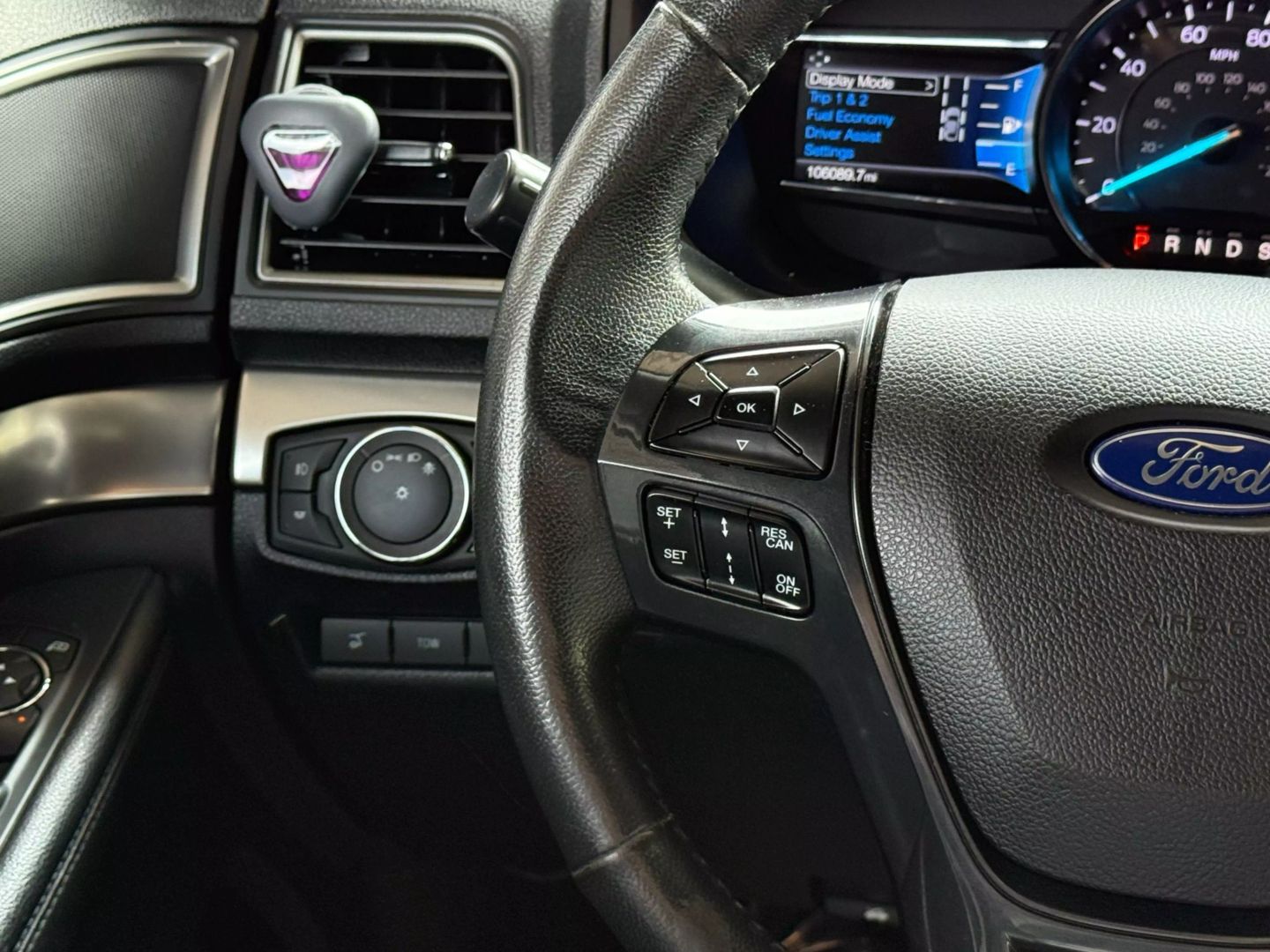 2019 Ford Explorer - Image 34