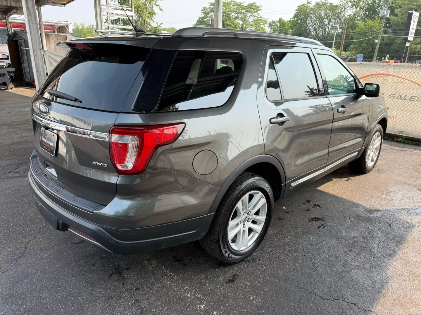 2019 Ford Explorer - Image 12