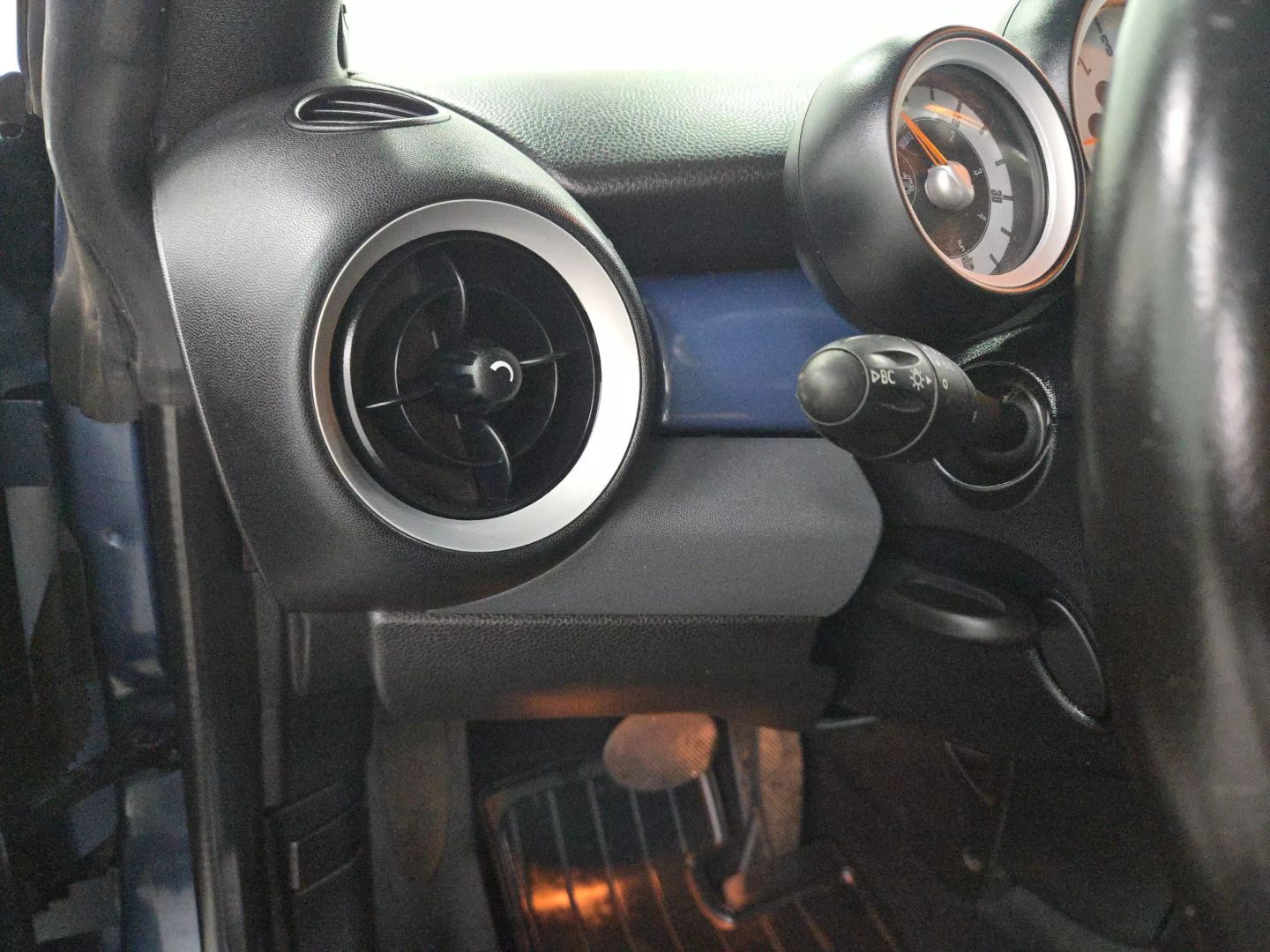 2010 Mini Convertible - Image 17