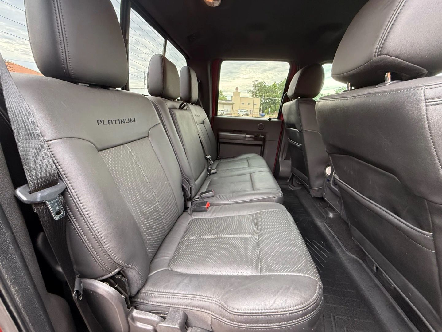 2015 Ford F250 Super Duty Crew Cab - Image 17