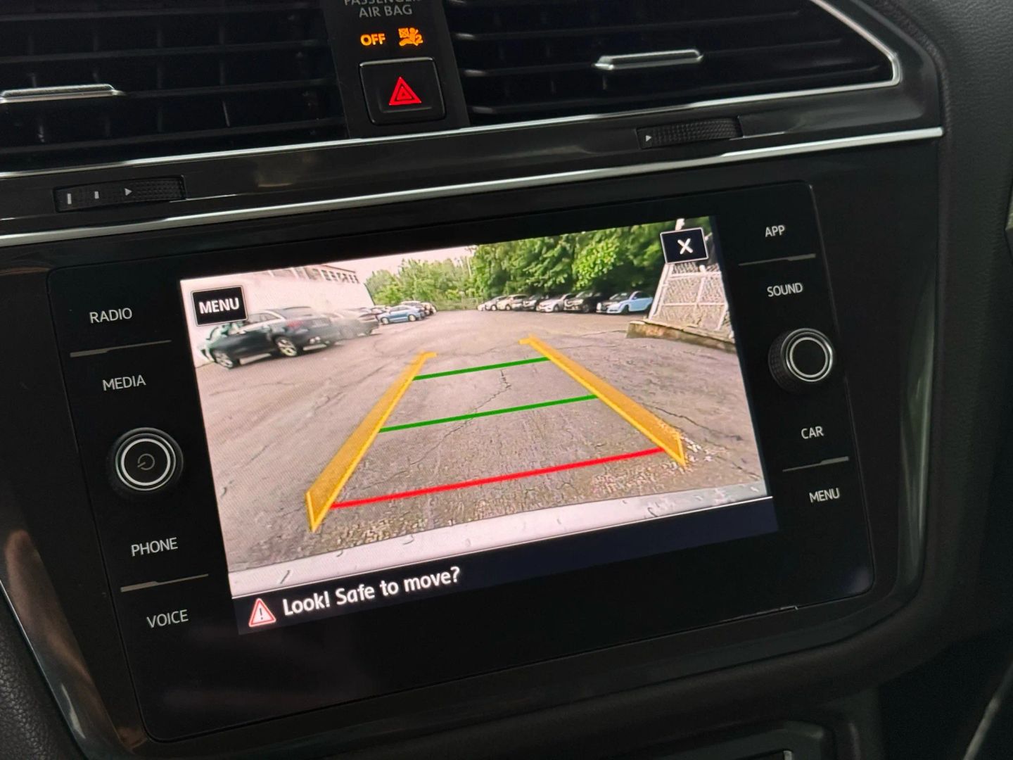2018 Volkswagen Tiguan - Image 38