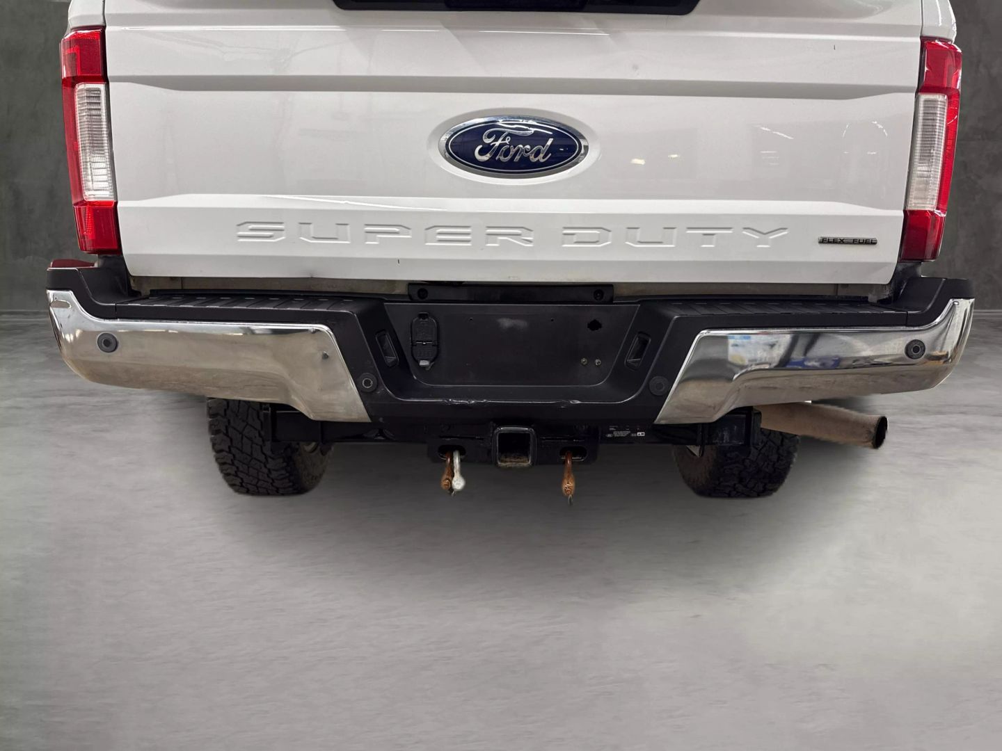 2017 Ford F250 Super Duty Crew Cab - Image 12