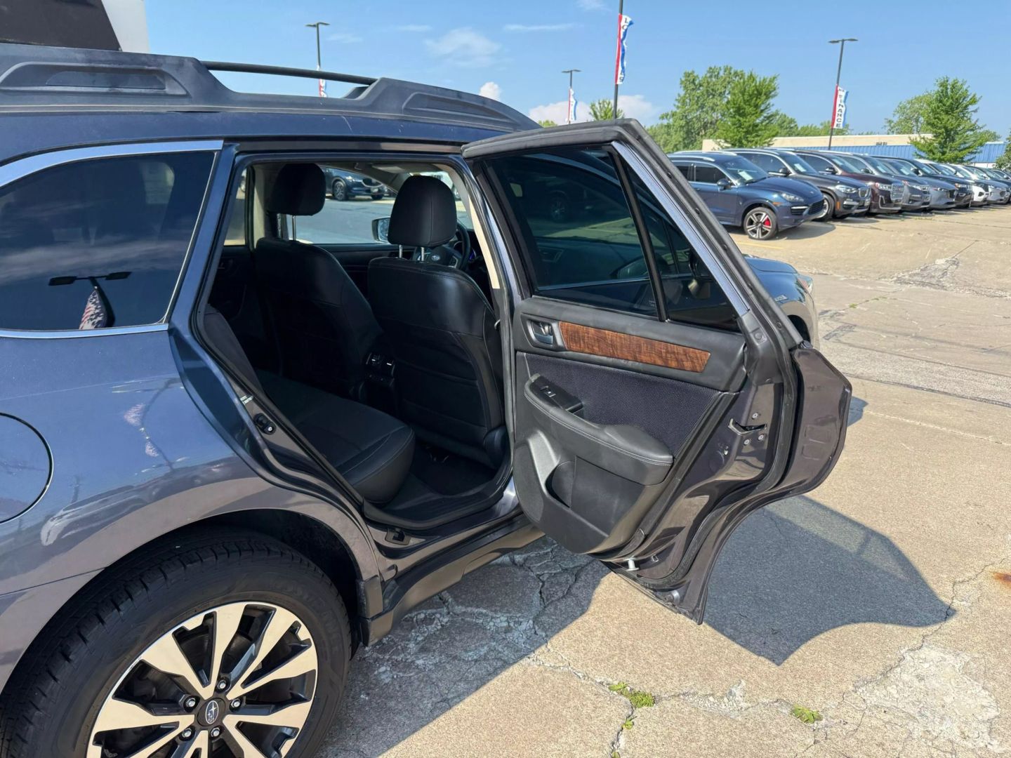 2015 Subaru Outback - Image 25