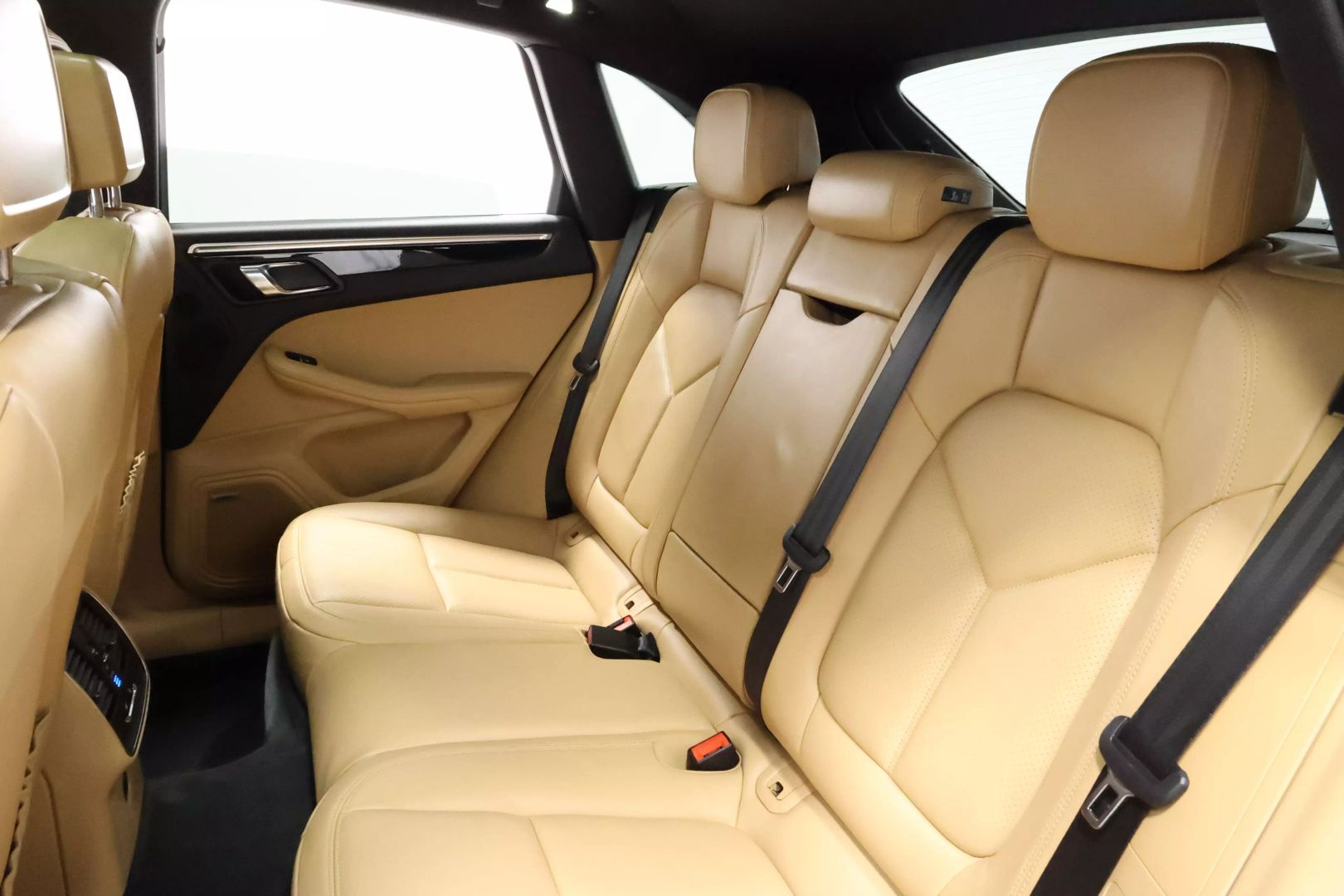 2017 Porsche Macan - Image 3