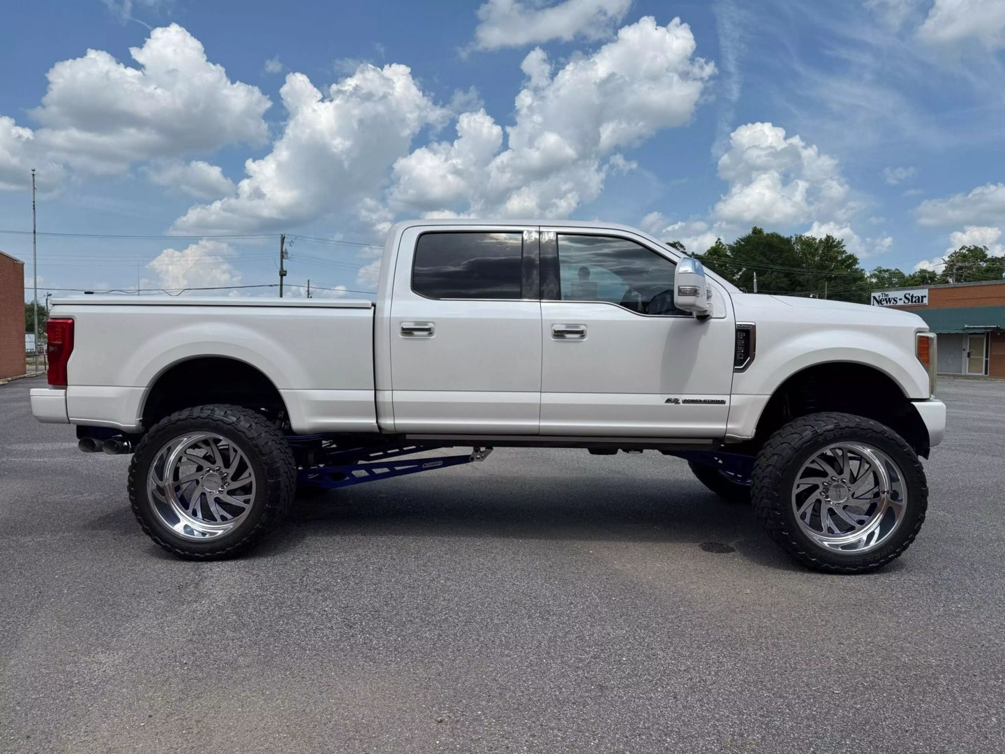 2017 Ford F250 Super Duty Crew Cab - Image 6