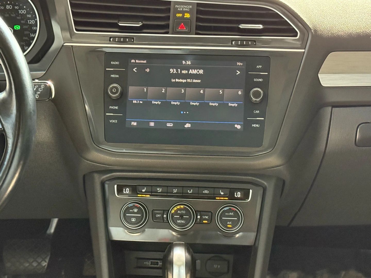 2019 Volkswagen Tiguan - Image 26
