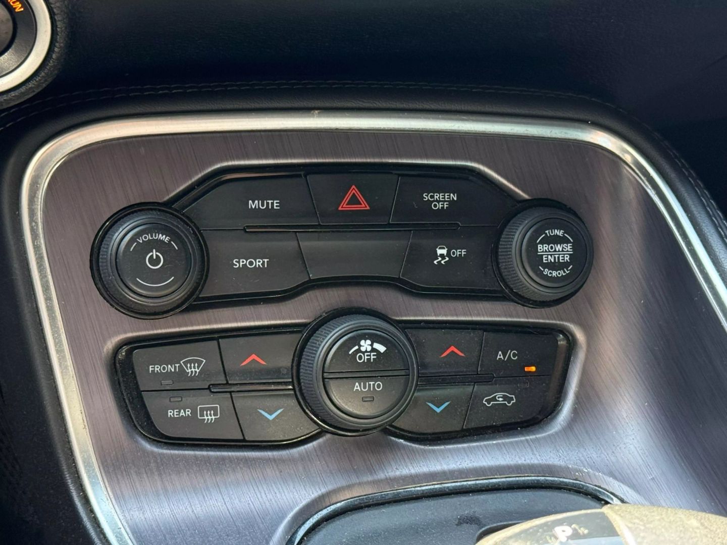 2018 Dodge Challenger - Image 38