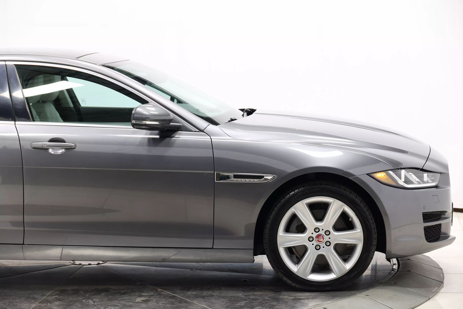 2019 Jaguar Xe - Image 65
