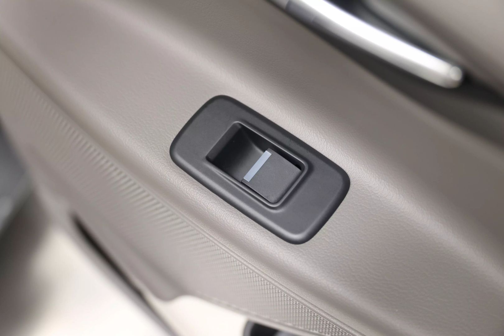2019 Jaguar Xe - Image 67