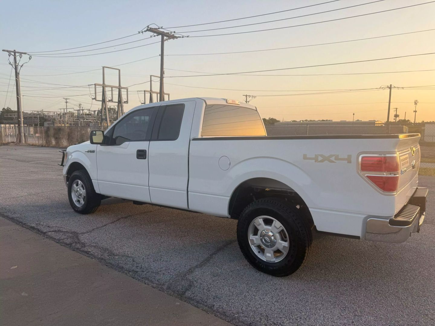 2013 Ford F150 Super Cab - Image 2
