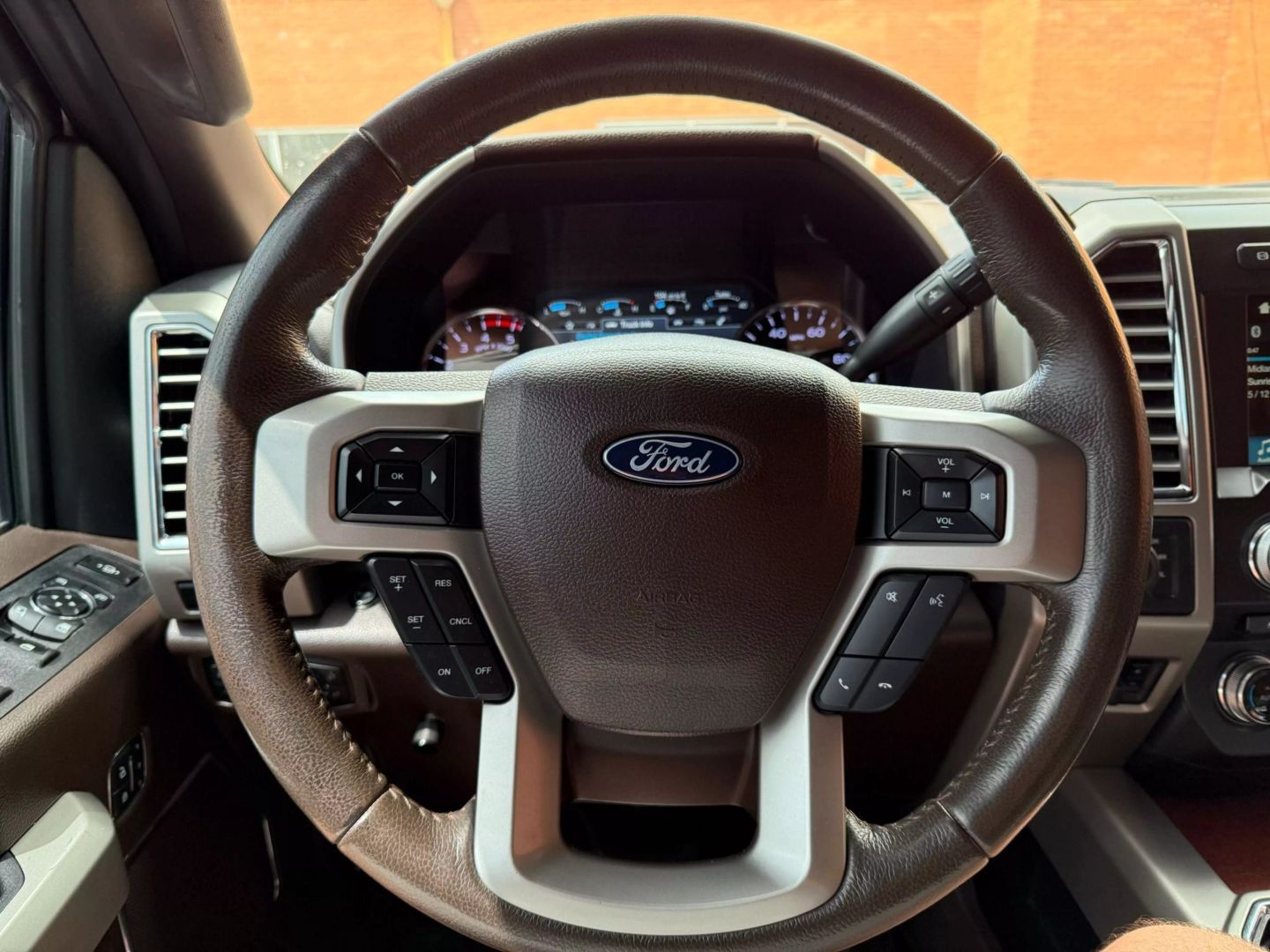 2018 Ford F250 Super Duty Crew Cab - Image 25