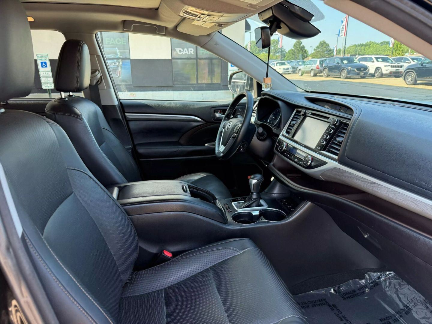 2018 Toyota Highlander - Image 29