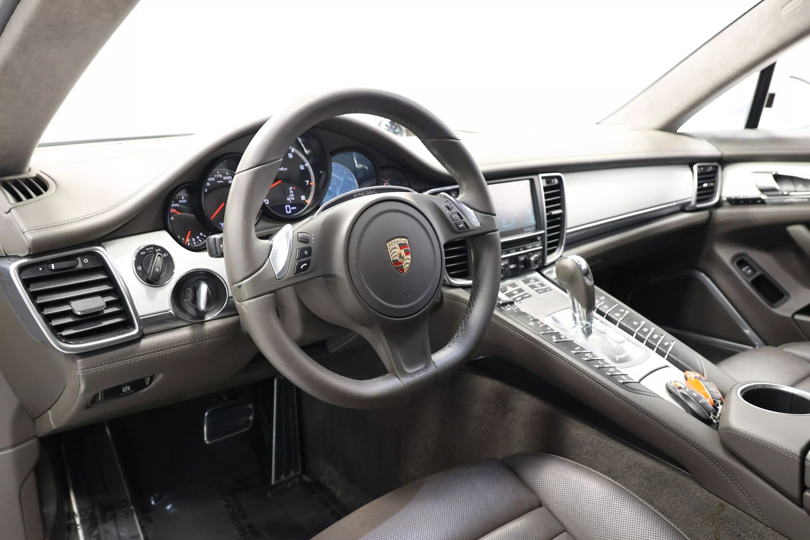 2014 Porsche Panamera - Image 2