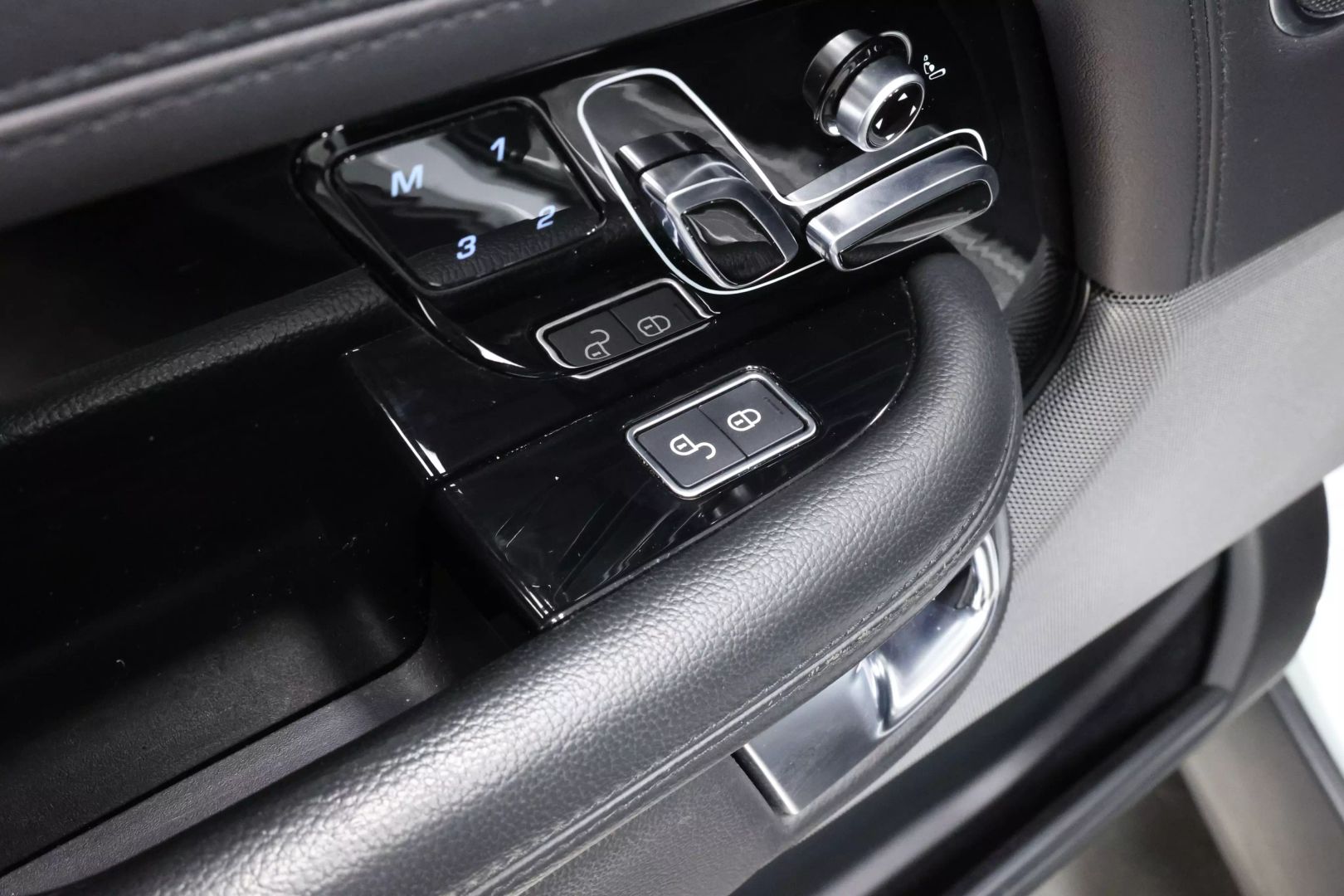 2018 Land Rover Range Rover - Image 10